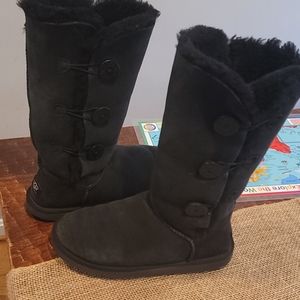 UGG Bailey button triplet 1873 black boots SZ 9